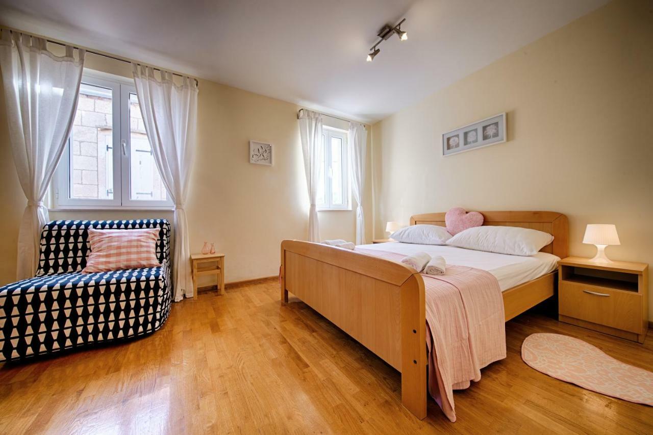 Apartments Marinkovic Komiza Komiža Exterior foto
